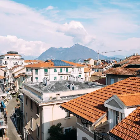 Romantic Vista Apartment Stresa